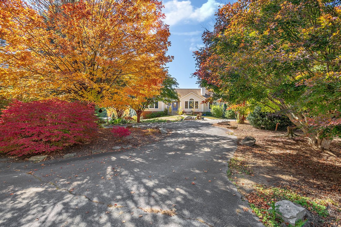 House in Laurel Park, North Carolina, United States 4 - 19058933
