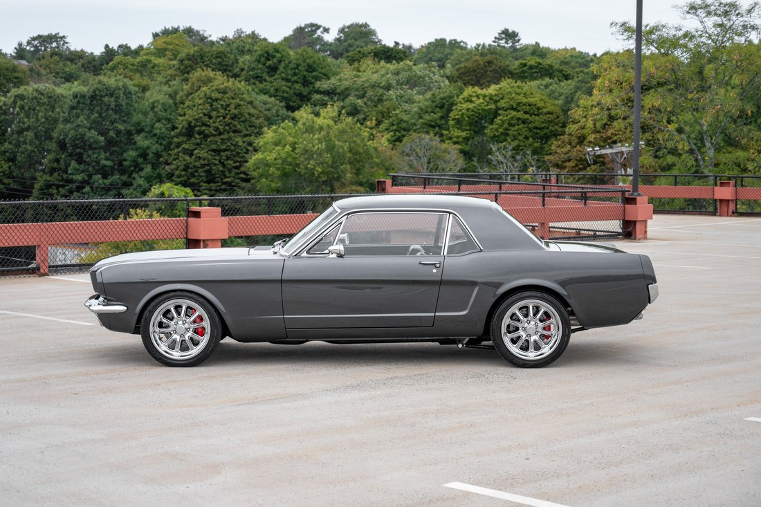 Coupe in Newton, MA, United States 3 - 19061455