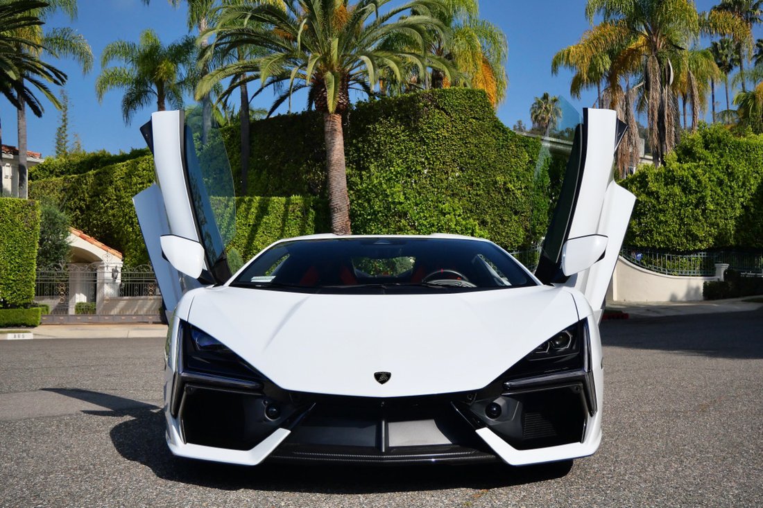 Coupe in West Hollywood, CA, United States 4 - 19061367