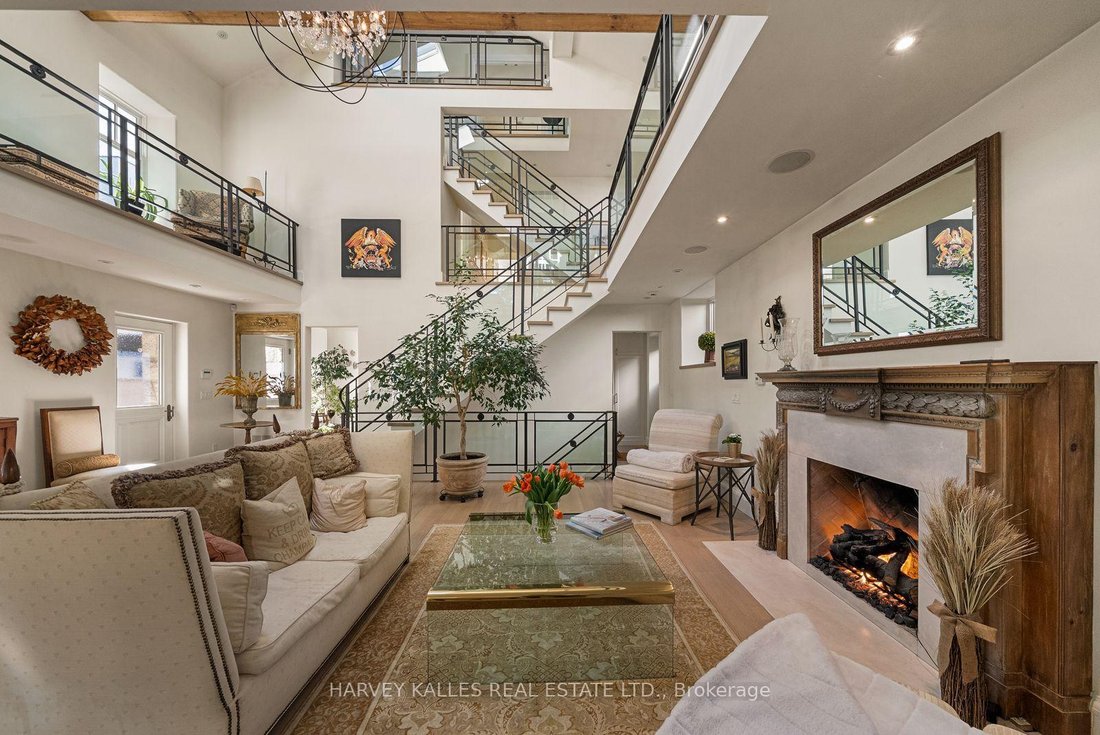 House in Toronto, Ontario, Canada 5 - 19065470