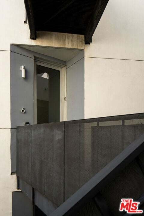 Condo in Los Angeles, California, United States 3 - 19062276