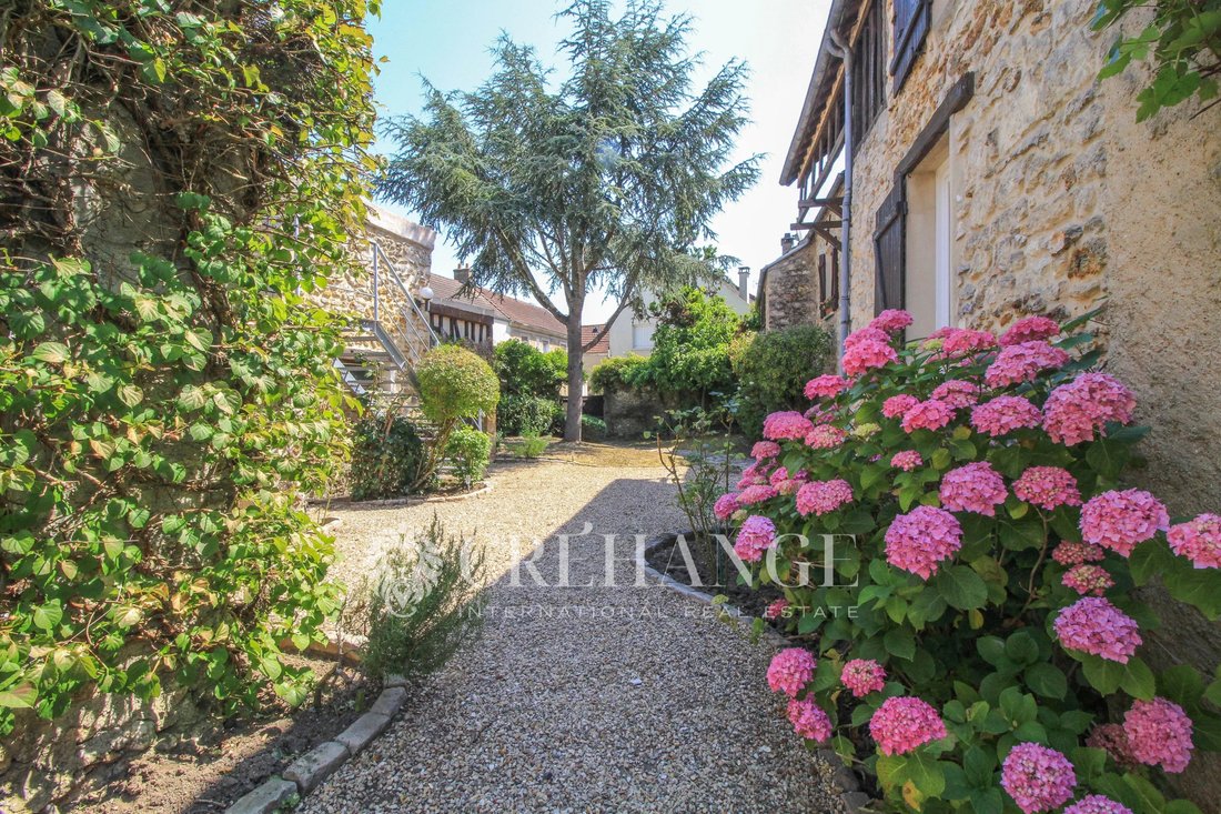 House in Feucherolles, Ile-de-France, France 2 - 19063343