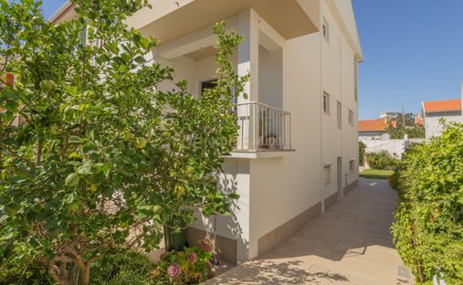 Villa in Algueirao-Mem Martins, Lissabon, Portugal 1