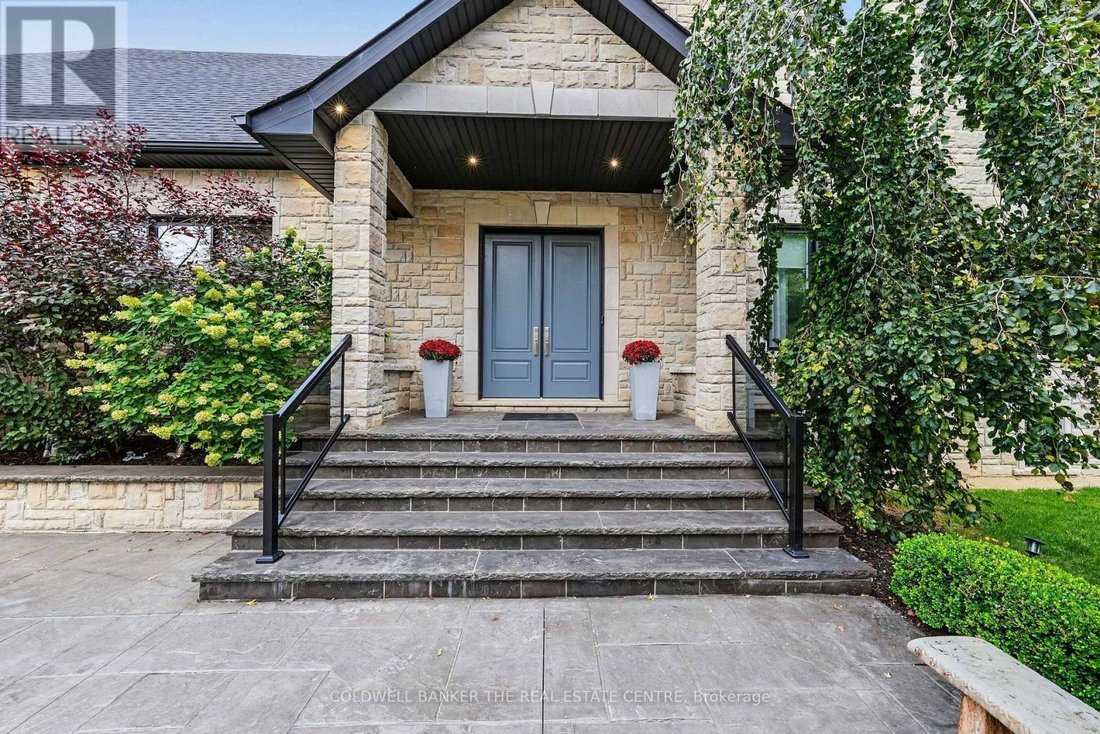 House in King, Ontario, Canada 3 - 19061597
