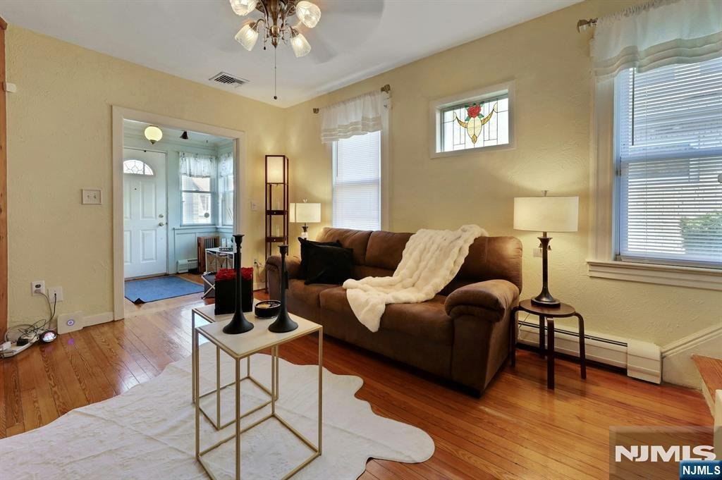 House in Fairview, New Jersey, United States 4 - 18980139
