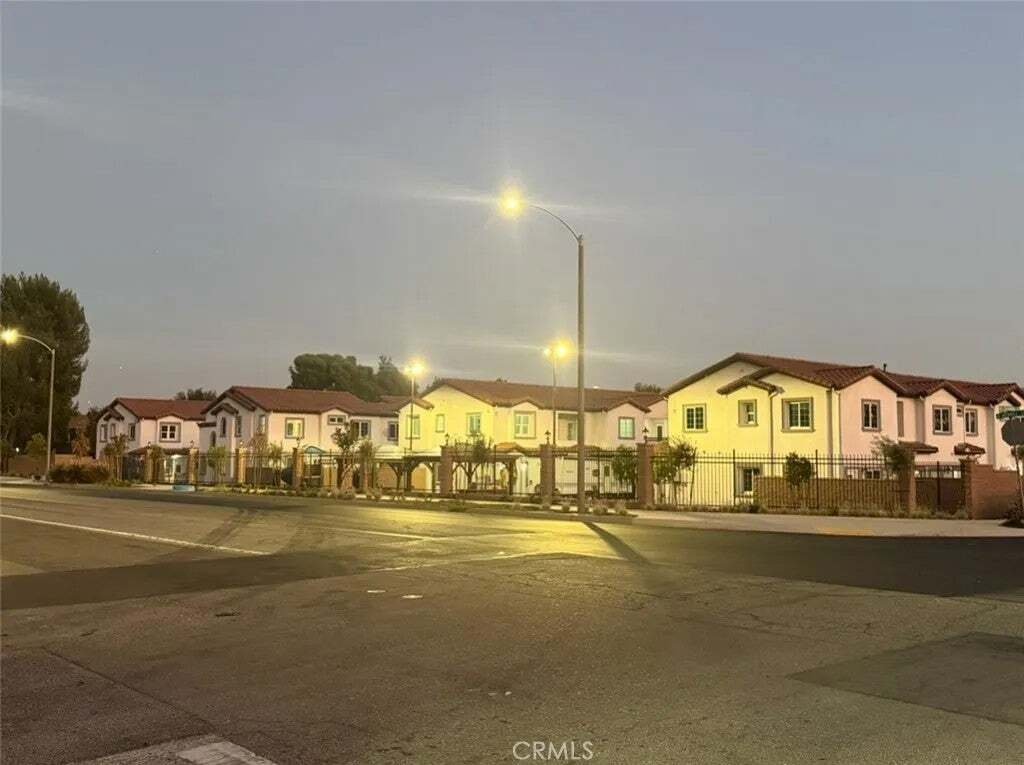 Fontana, California, United States 2 - 19063400
