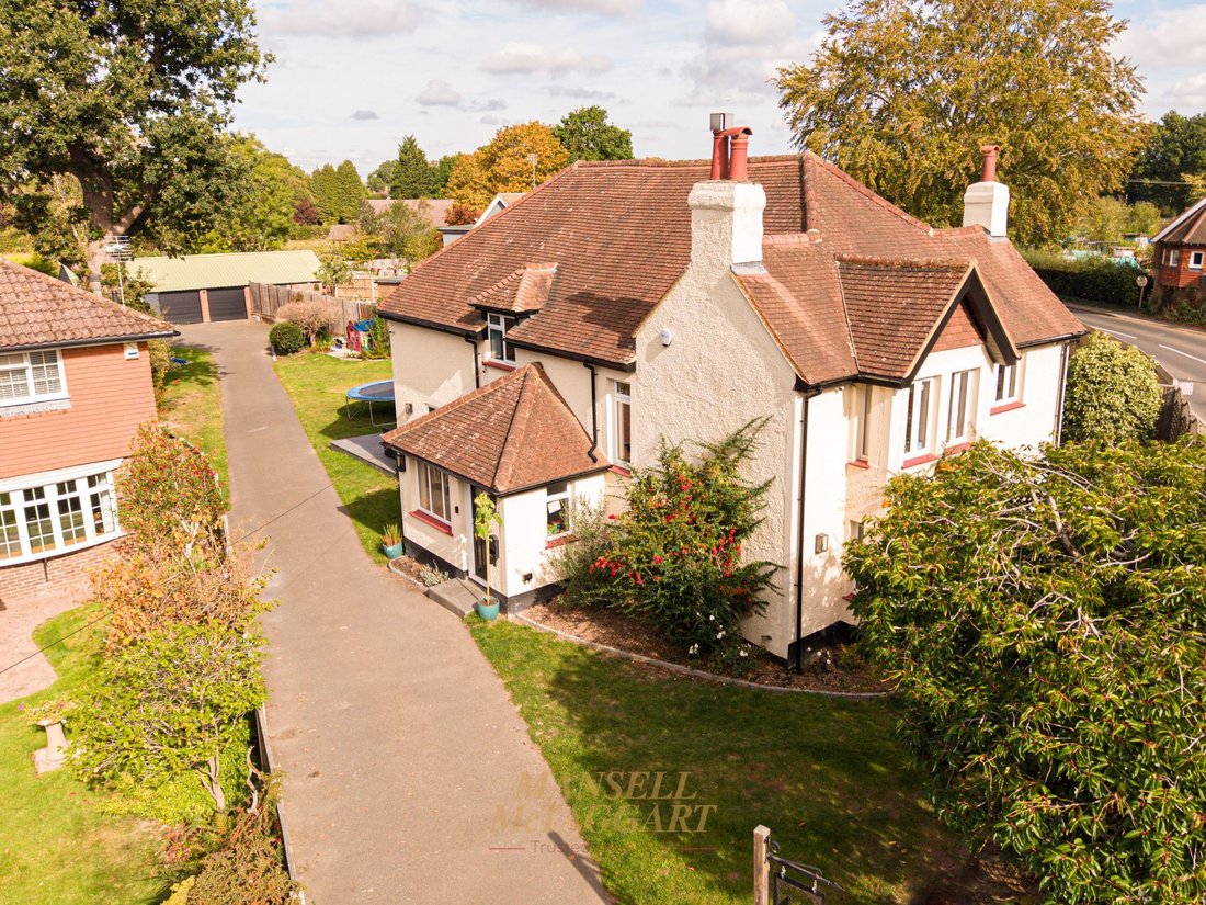 Haus in Crawley Down, England 1 - 19060583