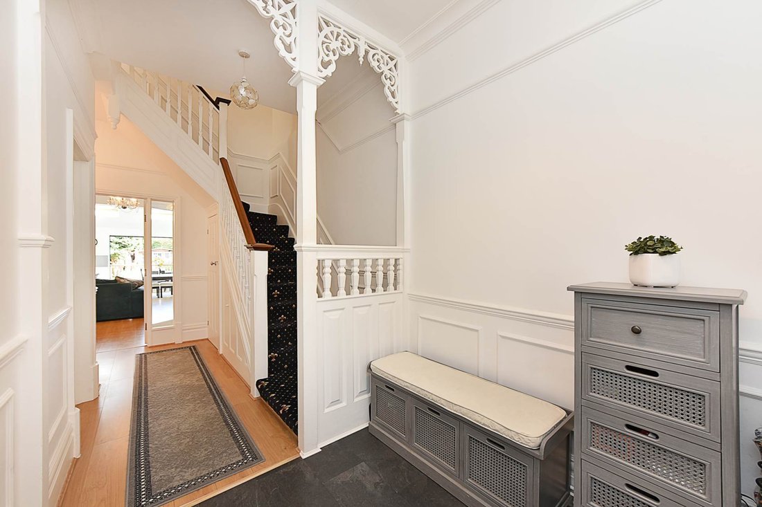 House in Ealing (London Borough of Ealing), Ealing, England 2 - 19062702