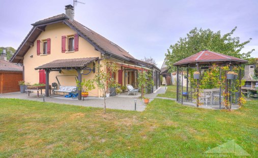 House in Saint-Jean-de-Gonville, Auvergne-Rhône-Alpes, France 1