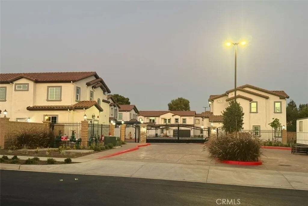 Fontana, California, United States 1 - 19063400