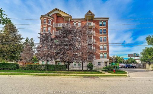Condo in Gormley, Ontario, Canada 1