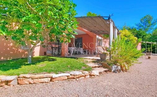 Maison à Correns, Provence-Alpes-Côte d'Azur, France 1