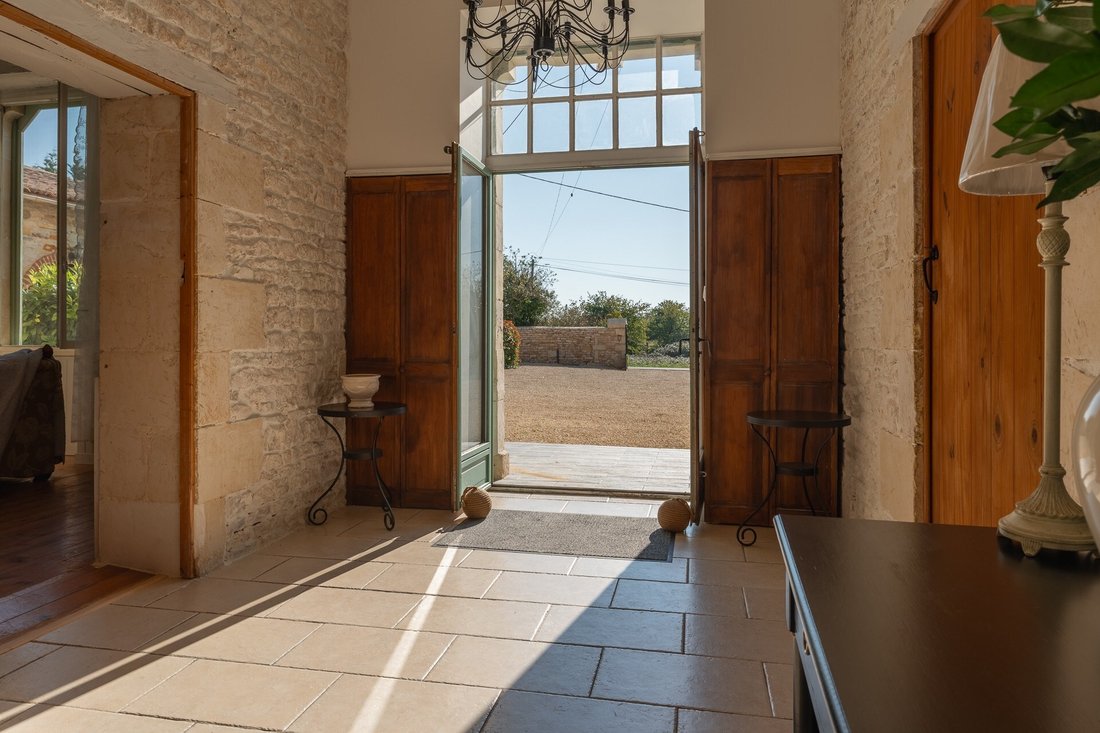 Casa en Mairé-Levescault, Nueva Aquitania, Francia 2 - 19063938