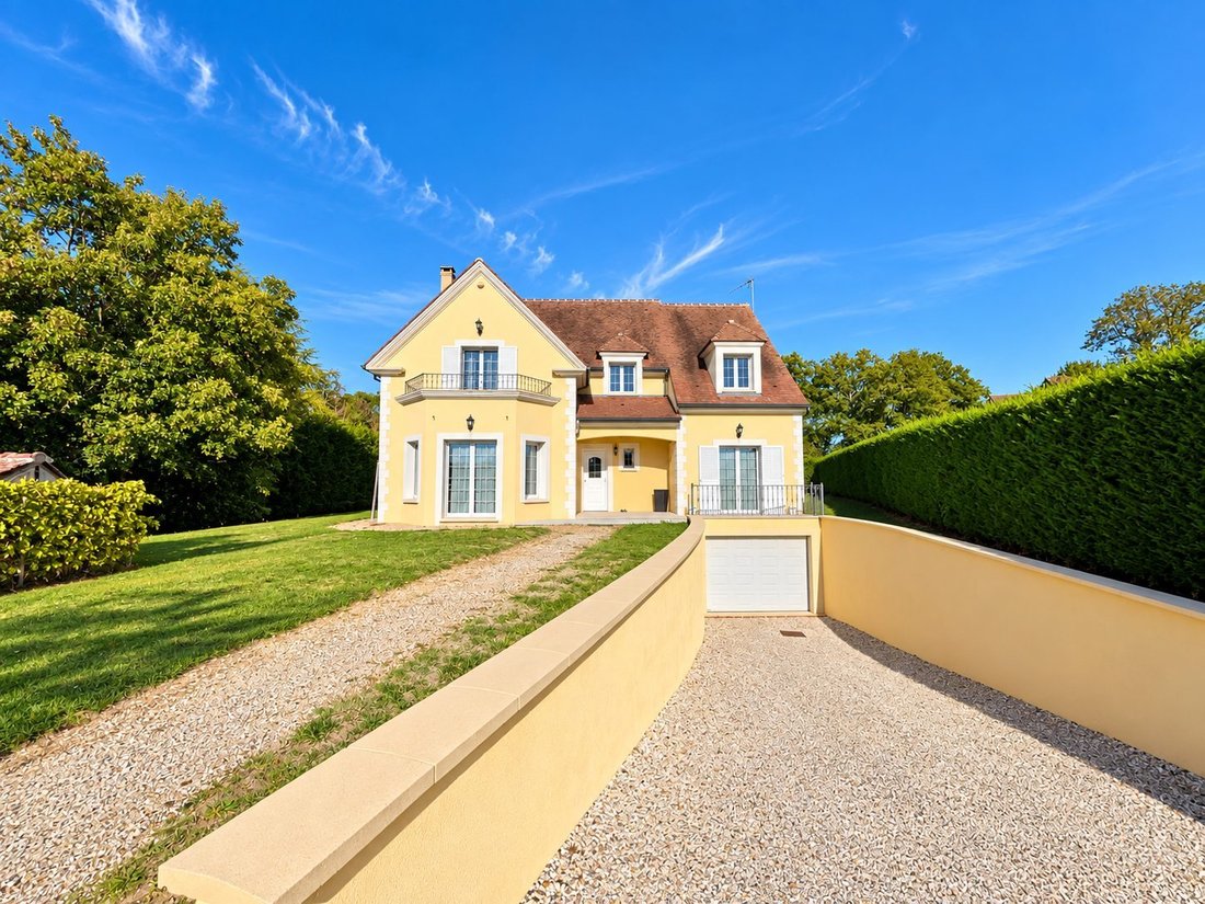 House in Houdan, Ile-de-France, France 1 - 19065679