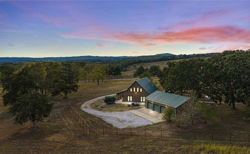 House in Omaha, Arkansas, United States 1