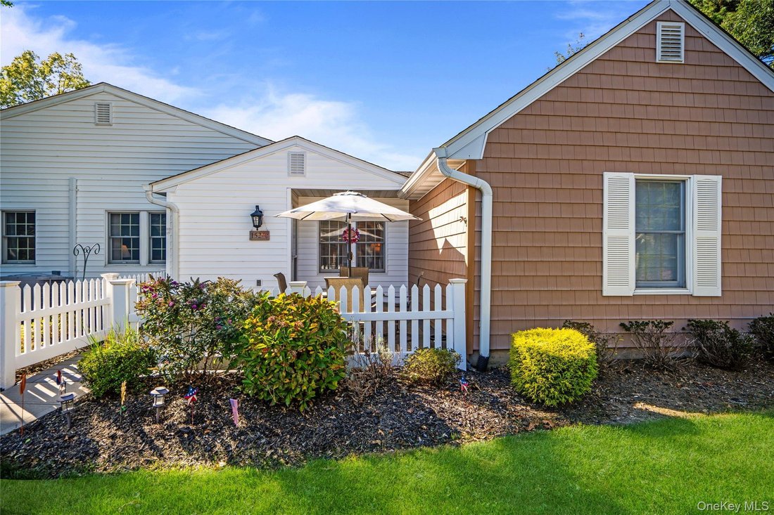 Condo in Sayville, New York, United States 2 - 19064295