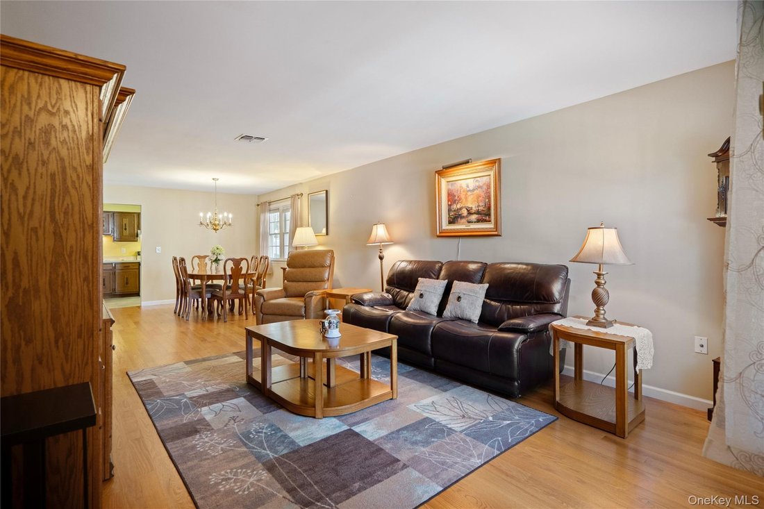 Condo in Sayville, New York, United States 3 - 19064295