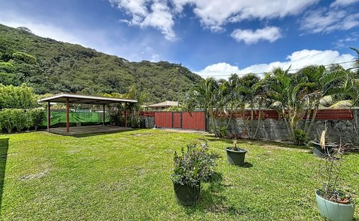 House in Pā'ea, Windward Islands, French Polynesia 1