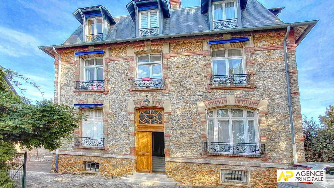 Apartment in Domaine National du Château, Versailles, France 4 - 19061315