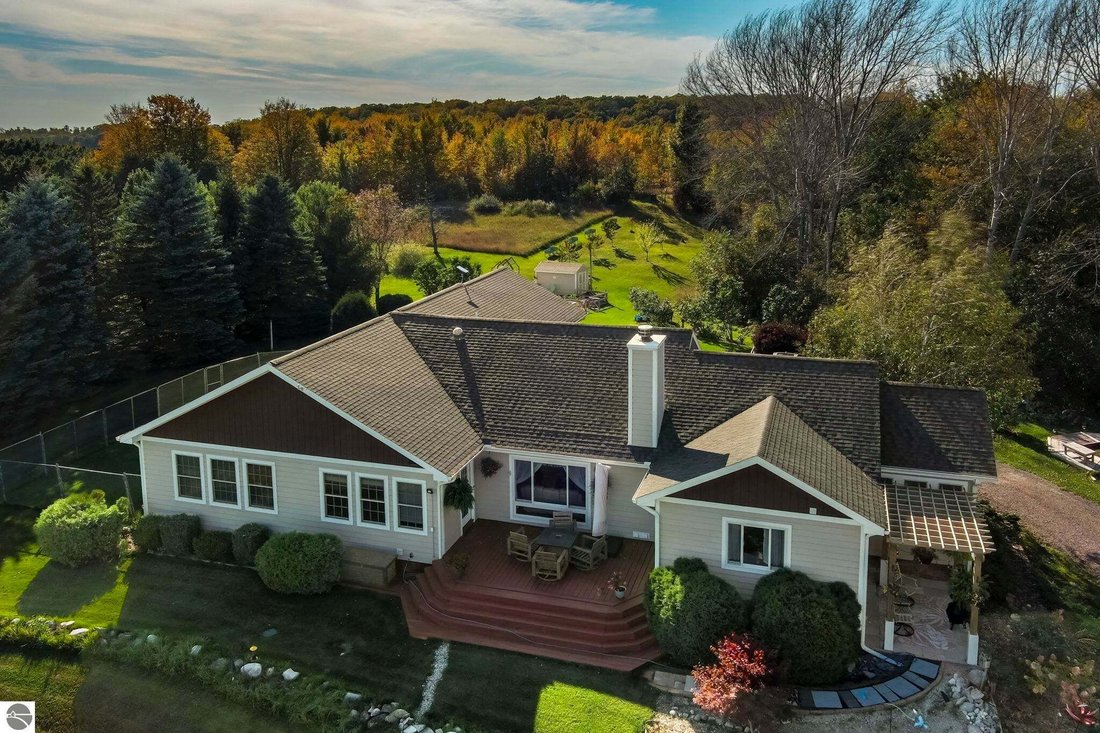 Maison à Suttons Bay, Michigan, États-Unis 2 - 18636119
