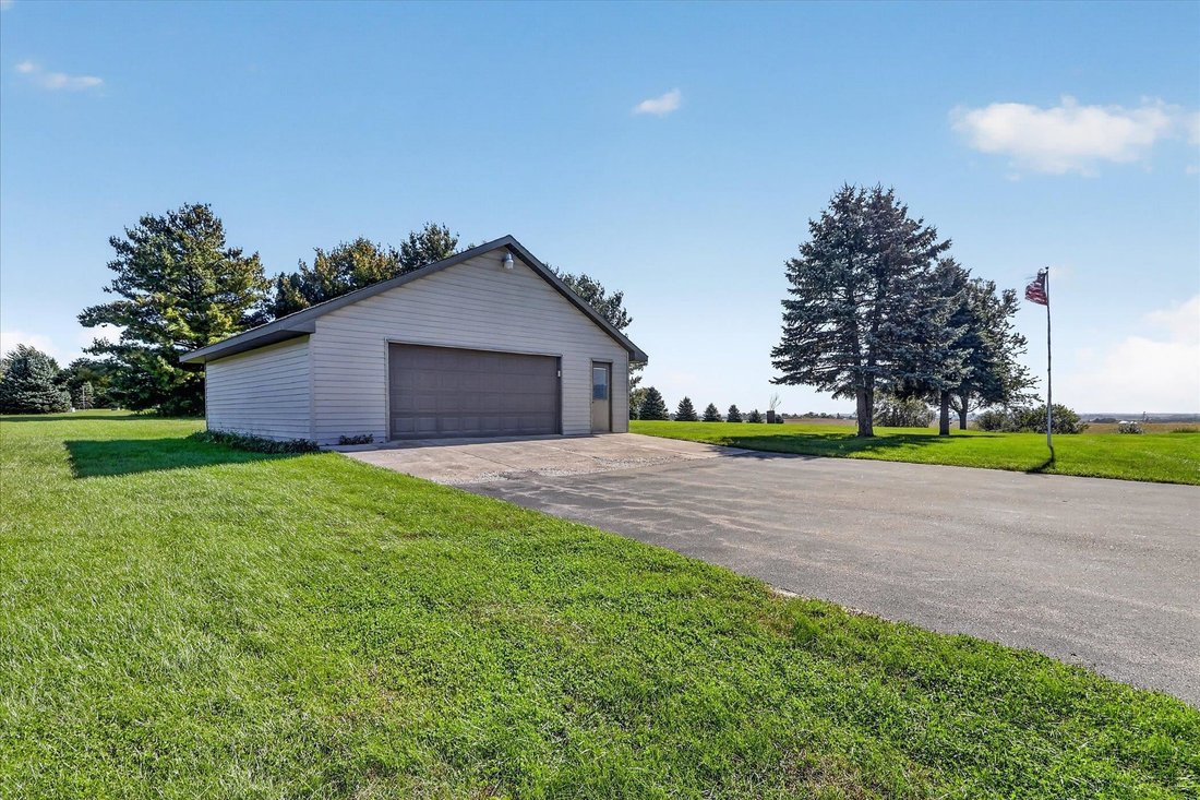 House in Janesville, Wisconsin, United States 5 - 19059120