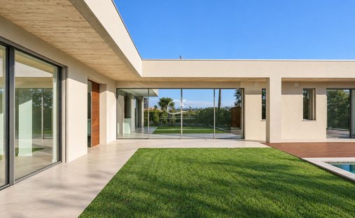 Villa in Loule (Sao Clemente), Algarve, Portugal 1