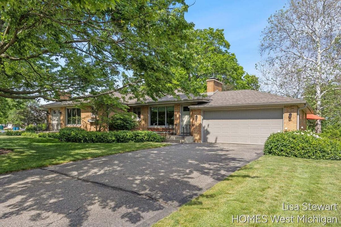 Casa en East Grand Rapids, Míchigan, Estados Unidos 3 - 19059820