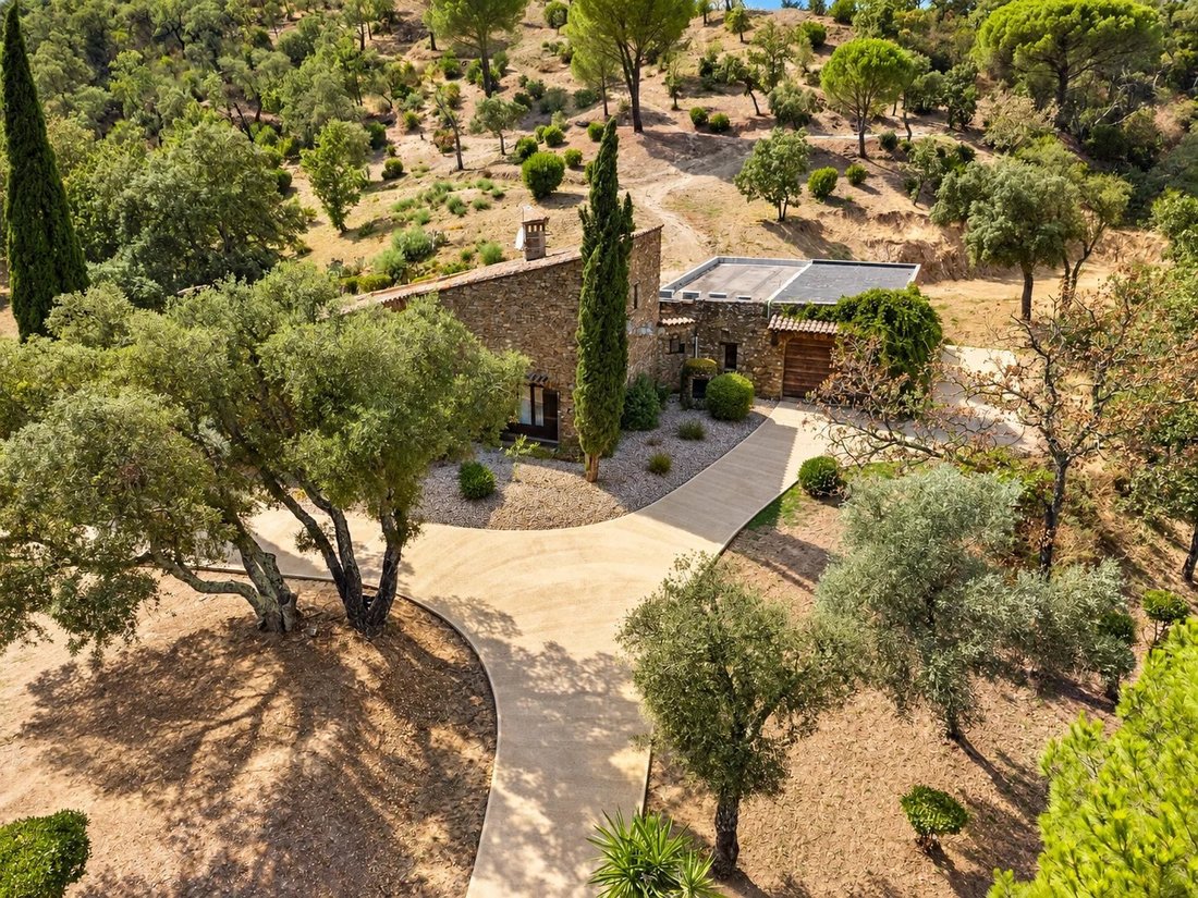 Estate in La Garde-Freinet, Provence-Alpes-Côte d'Azur, France 1 - 19060198