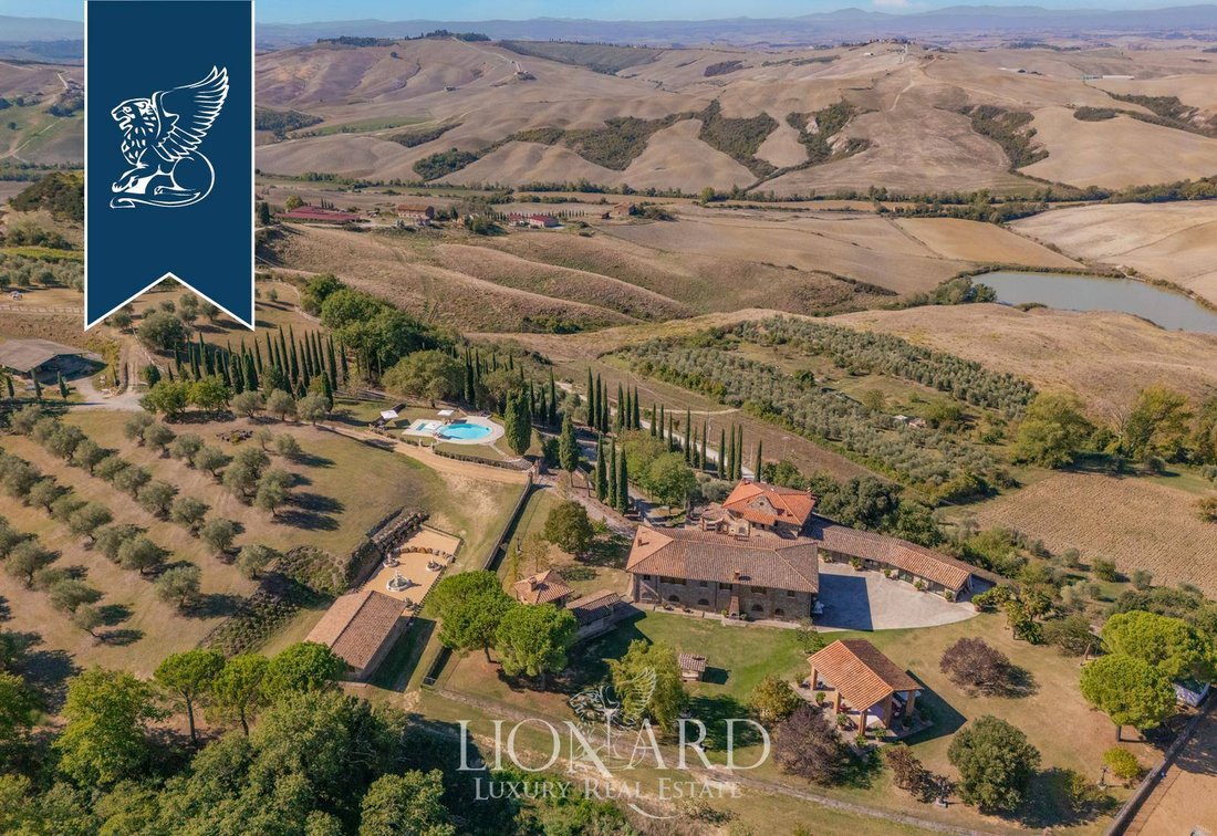Villa in Asciano, Tuscany, Italy 3 - 18367259