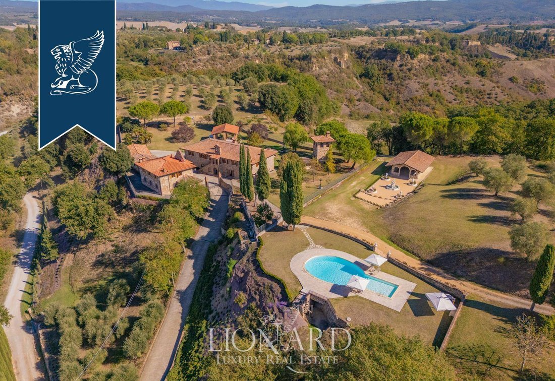 Villa in Asciano, Tuscany, Italy 1 - 18367259