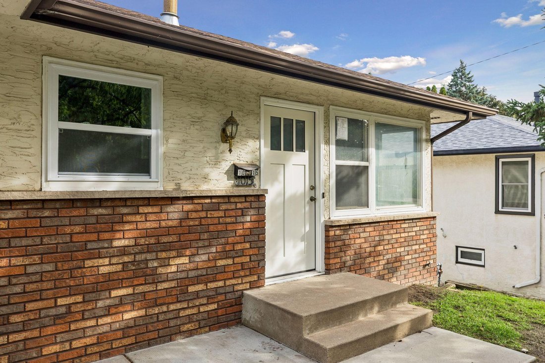 House in Columbia Heights, Minnesota, United States 4 - 19064346