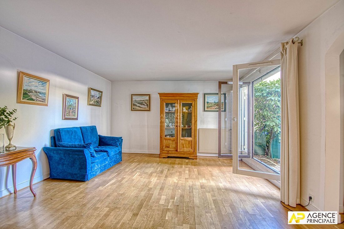 Apartment in Domaine National du Château, Versailles, France 2 - 19063846