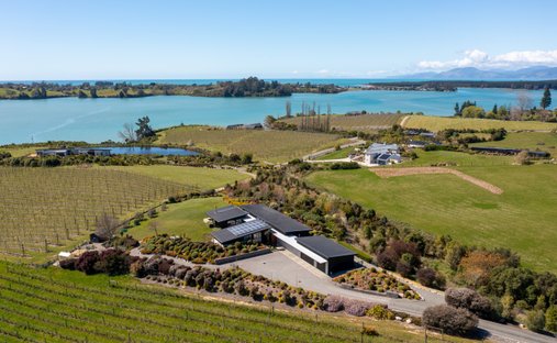 House in Bronte, Tasman, New Zealand 1