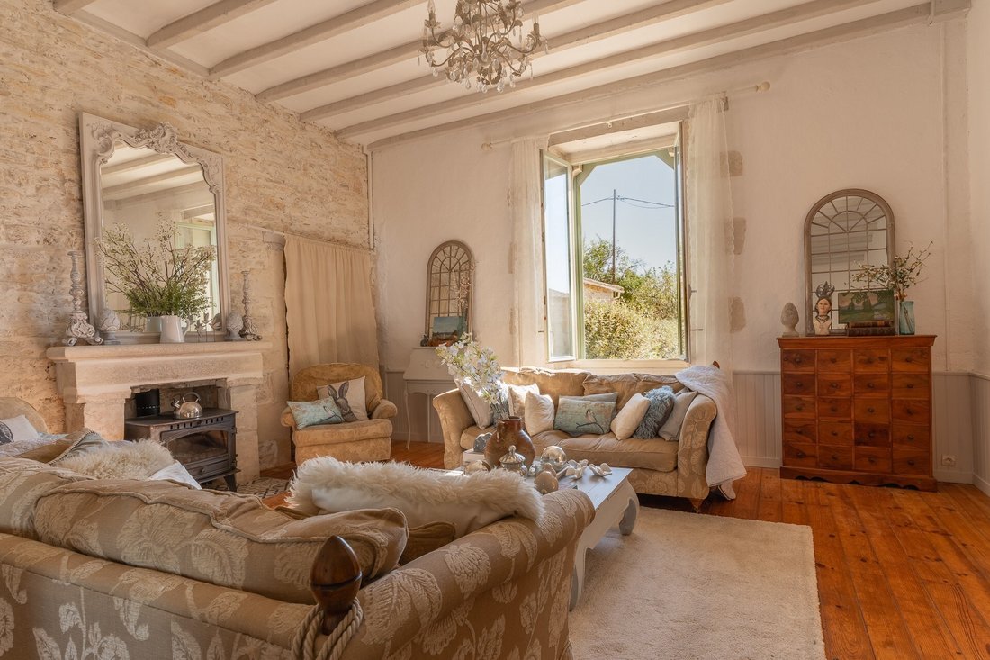 Casa en Mairé-Levescault, Nueva Aquitania, Francia 3 - 19063938