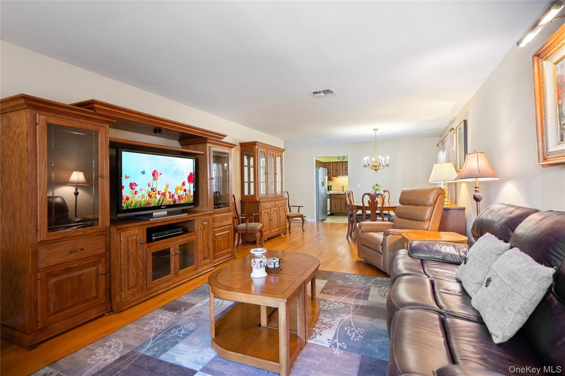 Condo in Sayville, New York, United States 4 - 19064295