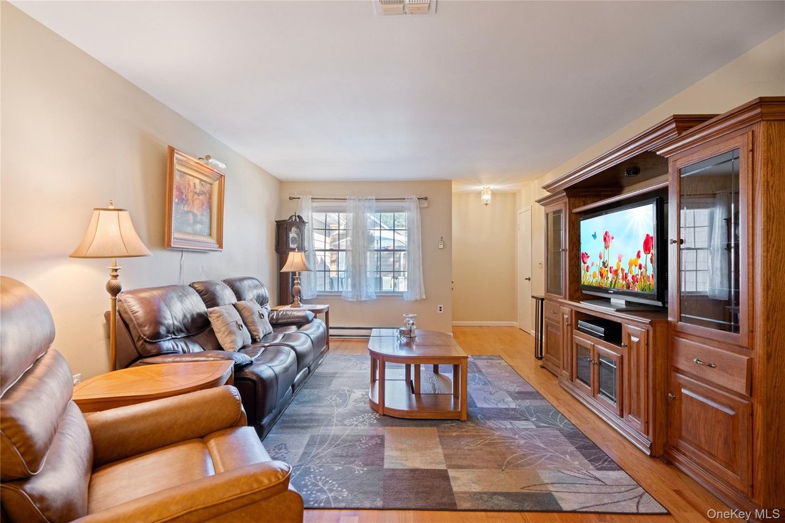 Condo in Sayville, New York, United States 5 - 19064295