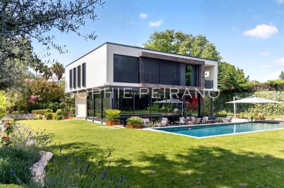Villa in Antibes, Provence-Alpes-Côte d'Azur, France 1 - 19060576