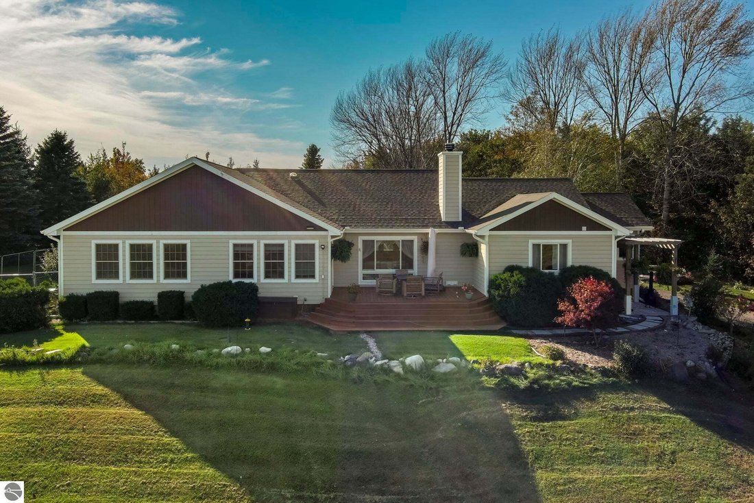 Maison à Suttons Bay, Michigan, États-Unis 1 - 18636119