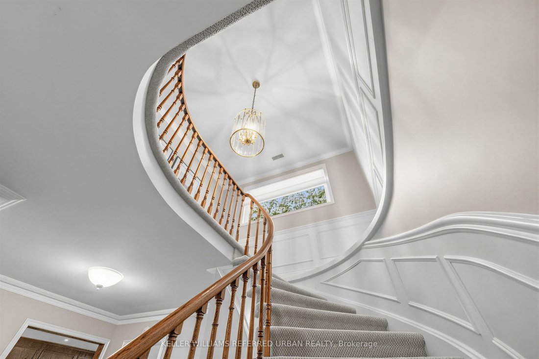 House in Toronto, Ontario, Canada 5 - 19061226
