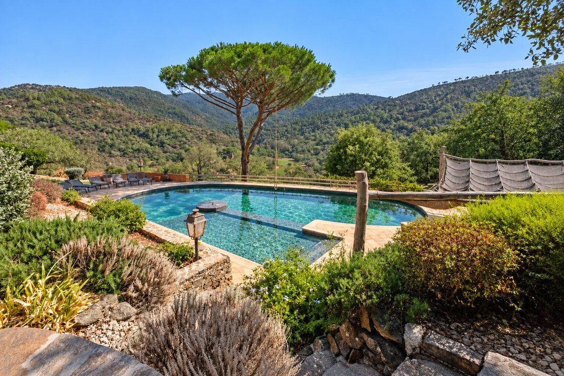 Estate in La Garde-Freinet, Provence-Alpes-Côte d'Azur, France 3 - 19060198