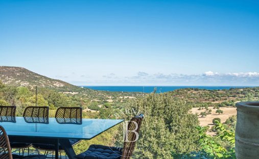 Villa en L'Île-Rousse, Córcega, Francia 1