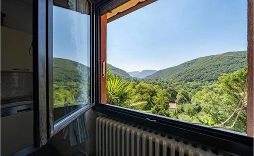 Villa in Dumenza, Lombardy, Italy 1