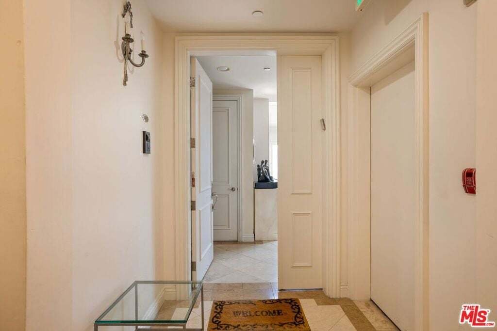 Townhouse in Beverly Hills, California, United States 5 - 19062346