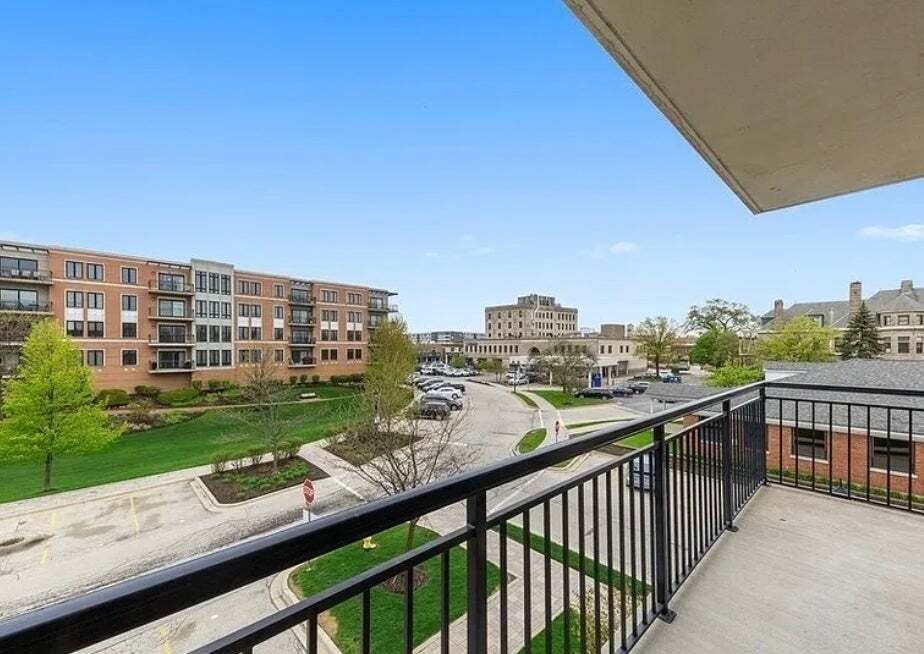 Condo in Elmhurst, Illinois, United States 4 - 19063238