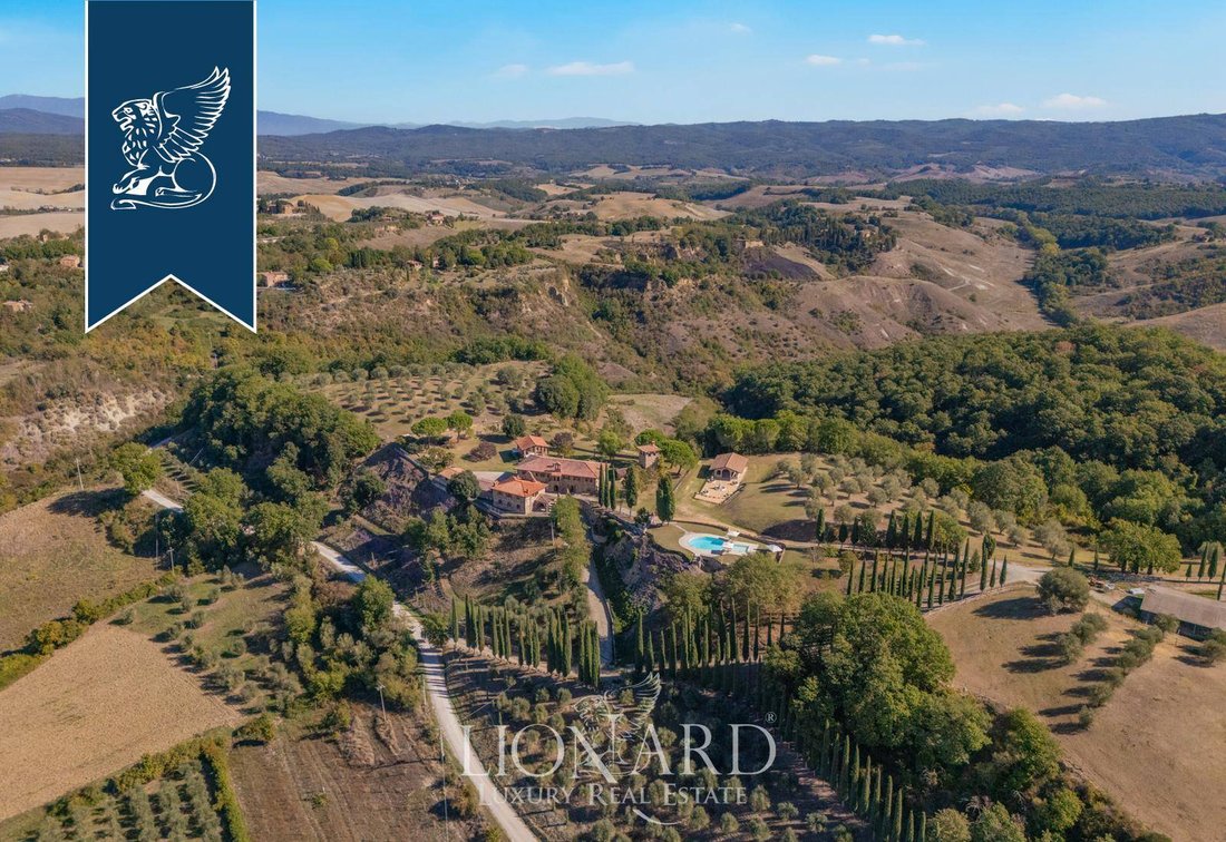 Villa in Asciano, Tuscany, Italy 2 - 18367259