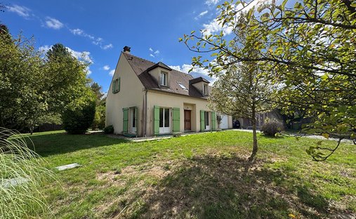 House in Gambaiseuil, Ile-de-France, France 1
