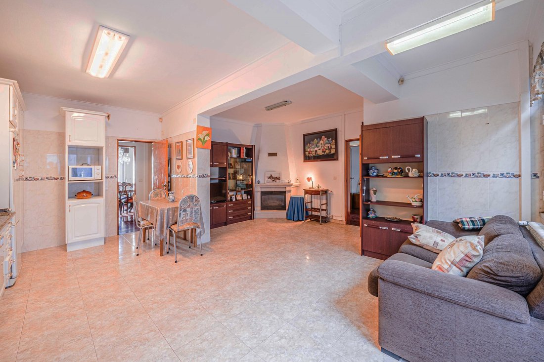House in Ramada e Canecas, Lisbon, Portugal 1 - 19060755