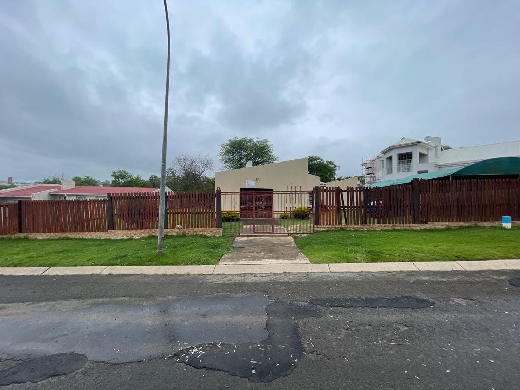 House in Mthatha, Eastern Cape, South Africa 1 - 19061353