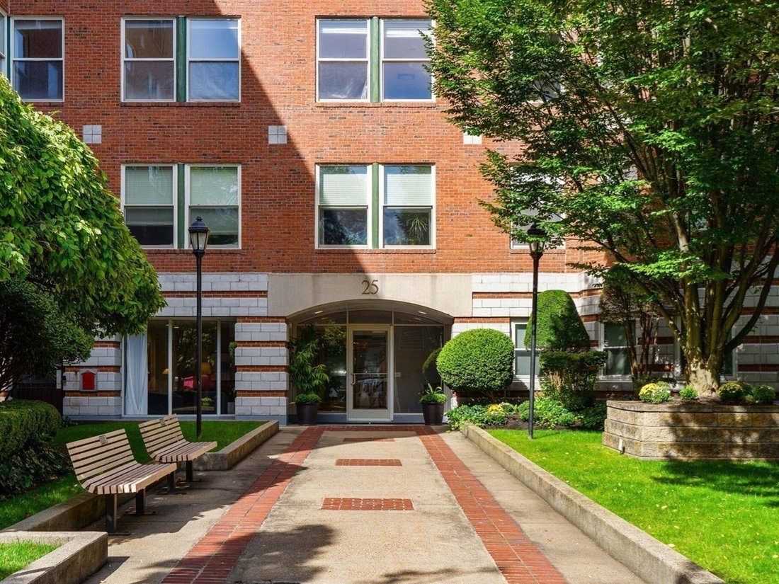 Condo in Brookline, Massachusetts, United States 1 - 19065832