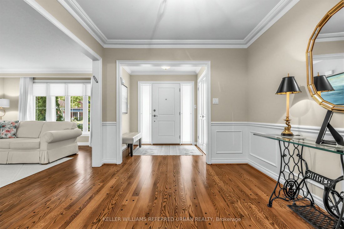 House in Toronto, Ontario, Canada 4 - 19061226